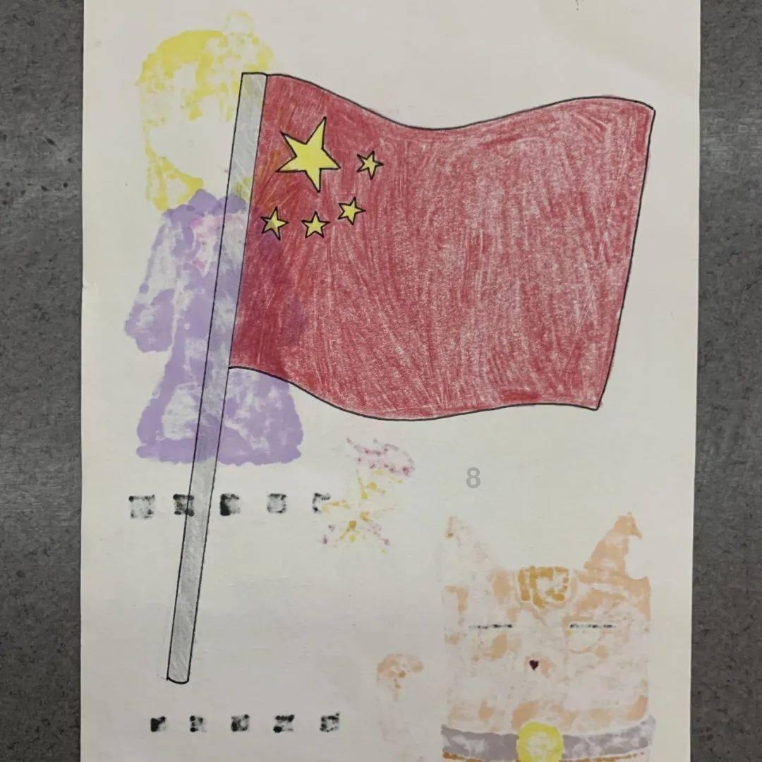 女子为吸粉，竟在马路中间跳舞拍视频，该如何看待这种行为呢？